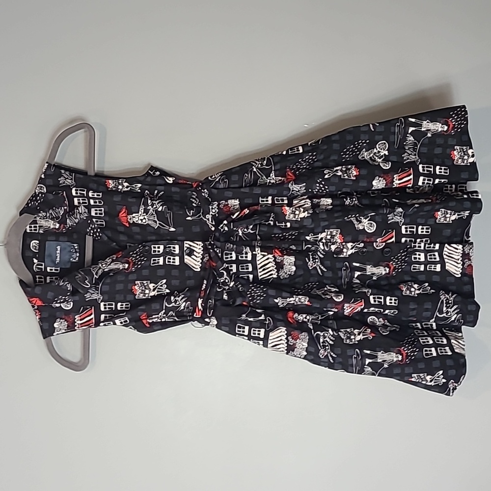 Chic Black and Red Patterned Dress